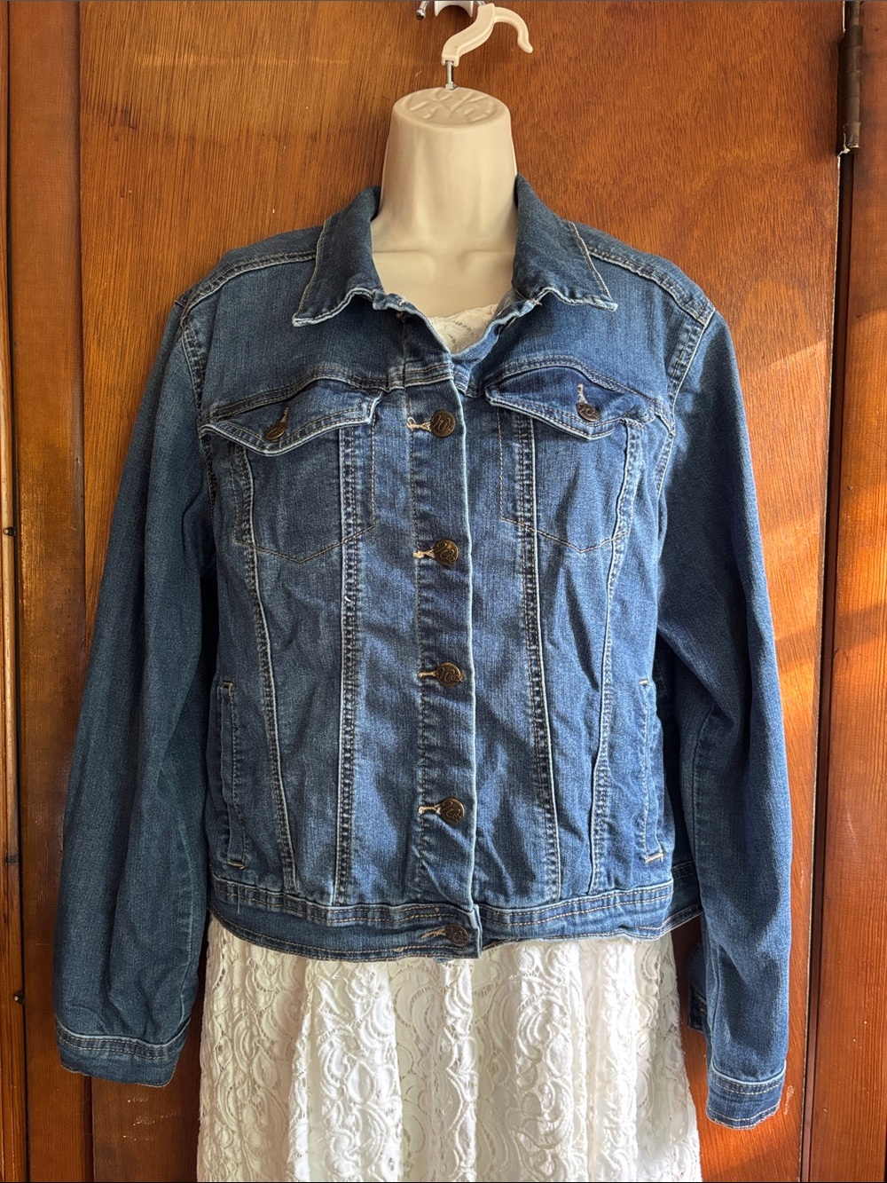 DB established 1962 soft and thin denim jacket size Large preowned